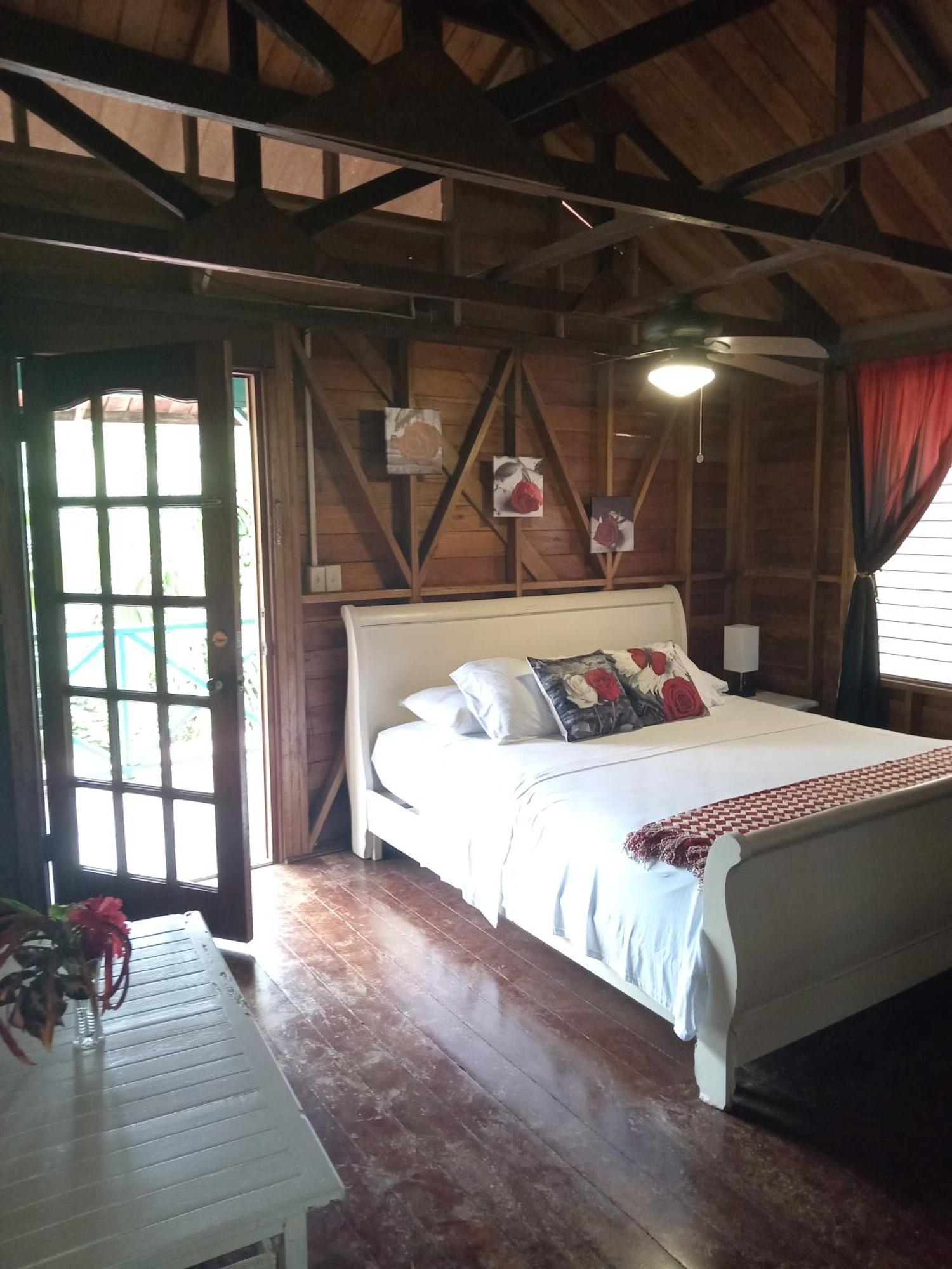 Villa Bahia Del Sol Bocas del Toro Exterior photo